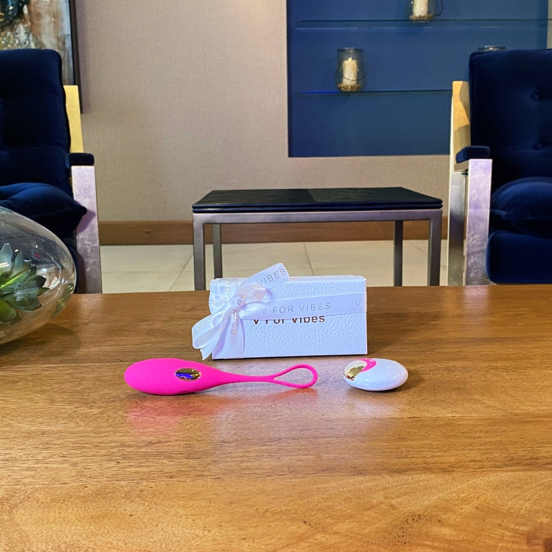 Trivia - Vibrador erótico de silicone em formato de bala com controle remoto.